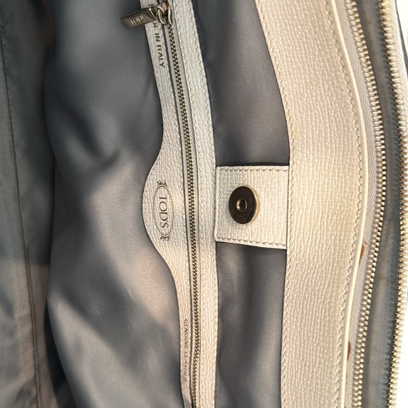Tod’s white and grey tote handbag. - Picture 7 of 13